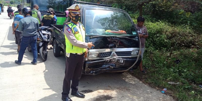 Kecelakaan Karambol Truk Tabrak Empat Mobil Serta Motor Di Jalur