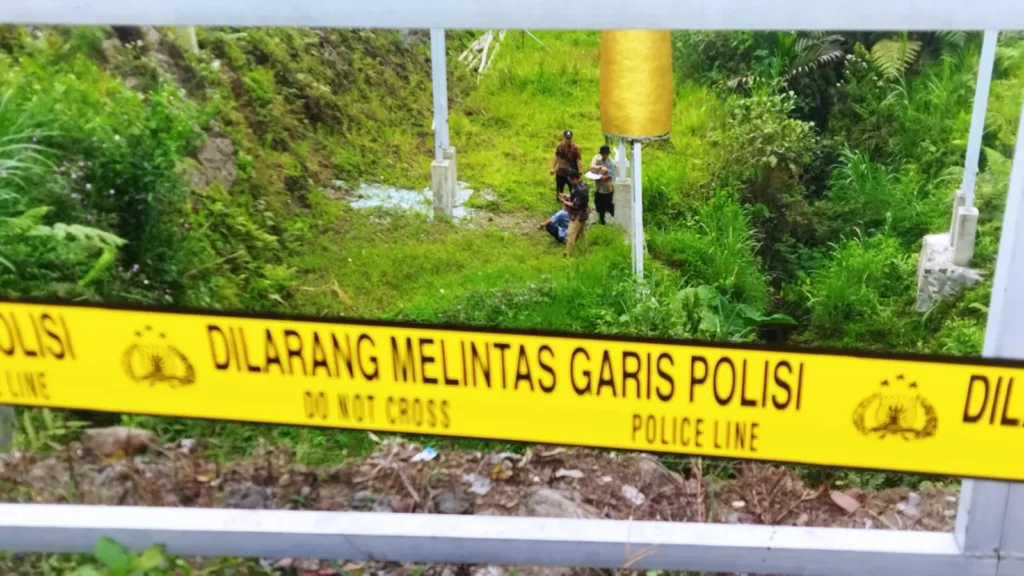 jembatan kaca The Geong Pinus Limpakuwus pecah