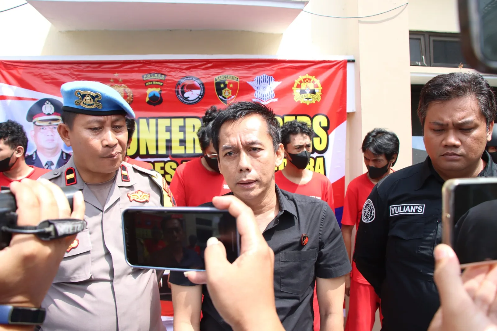 menjual narkoba di medsos