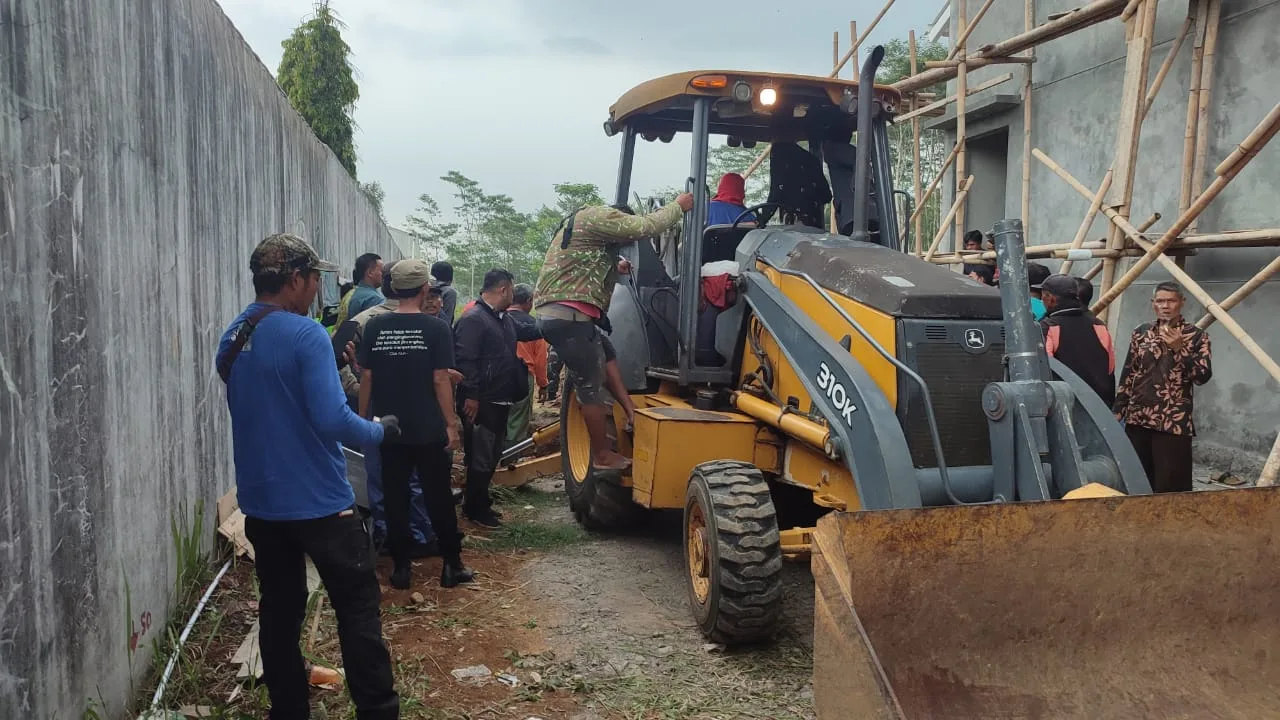 Tiga tukang bangunan tewas