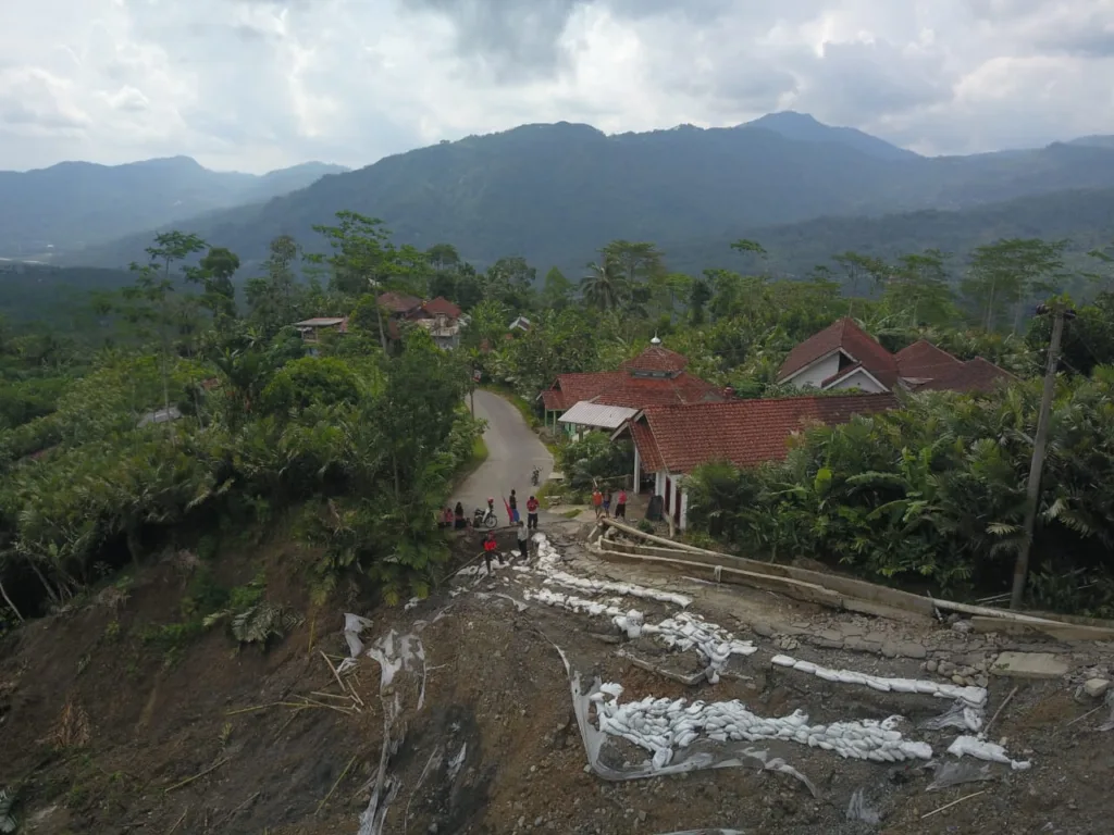 ruas jalan terus bergerak