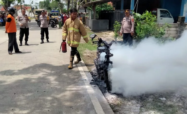 motor hangus terbakar