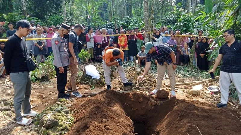 Pembongkaran makam