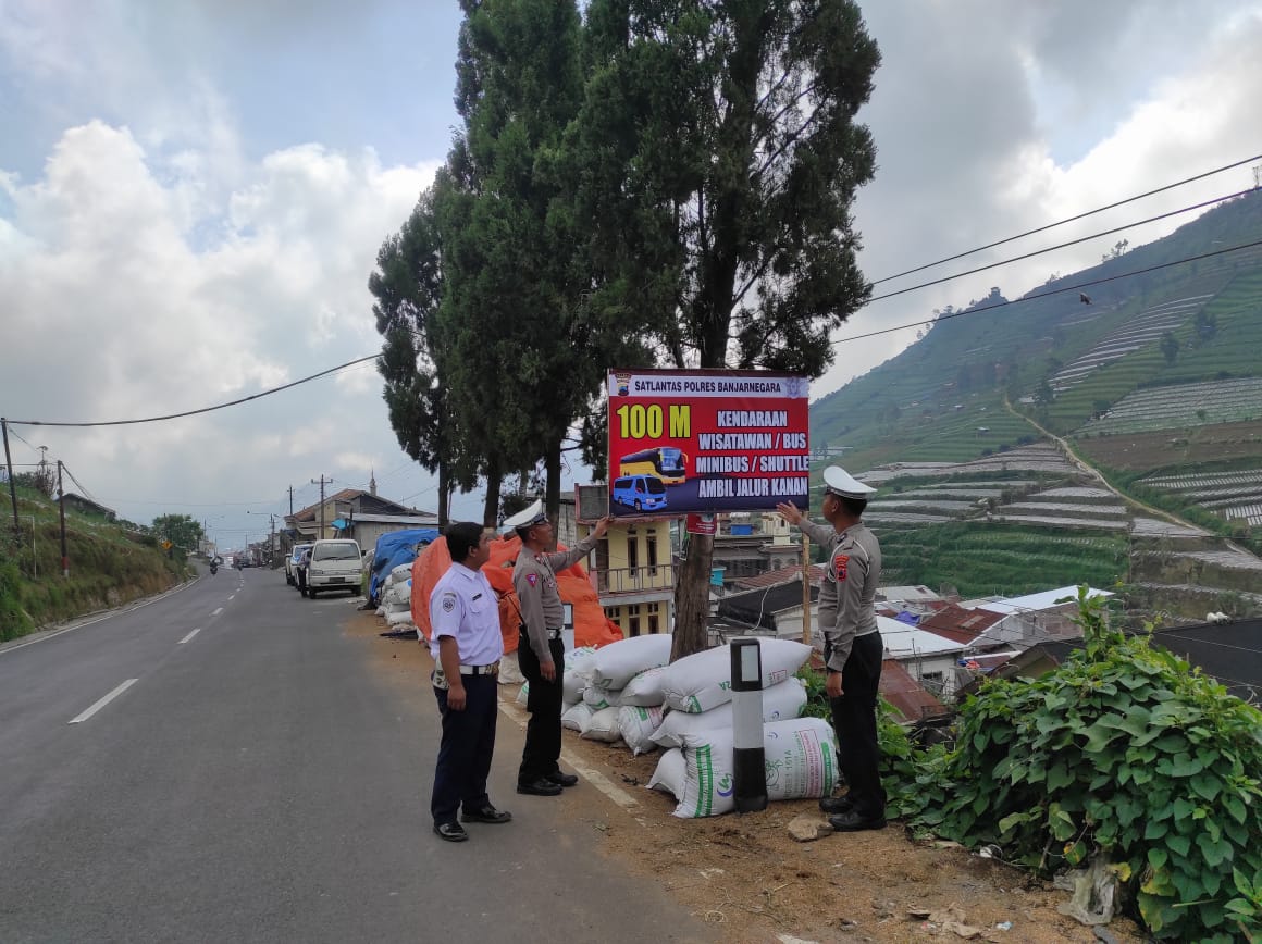 Rambu Pengalihan Jalur