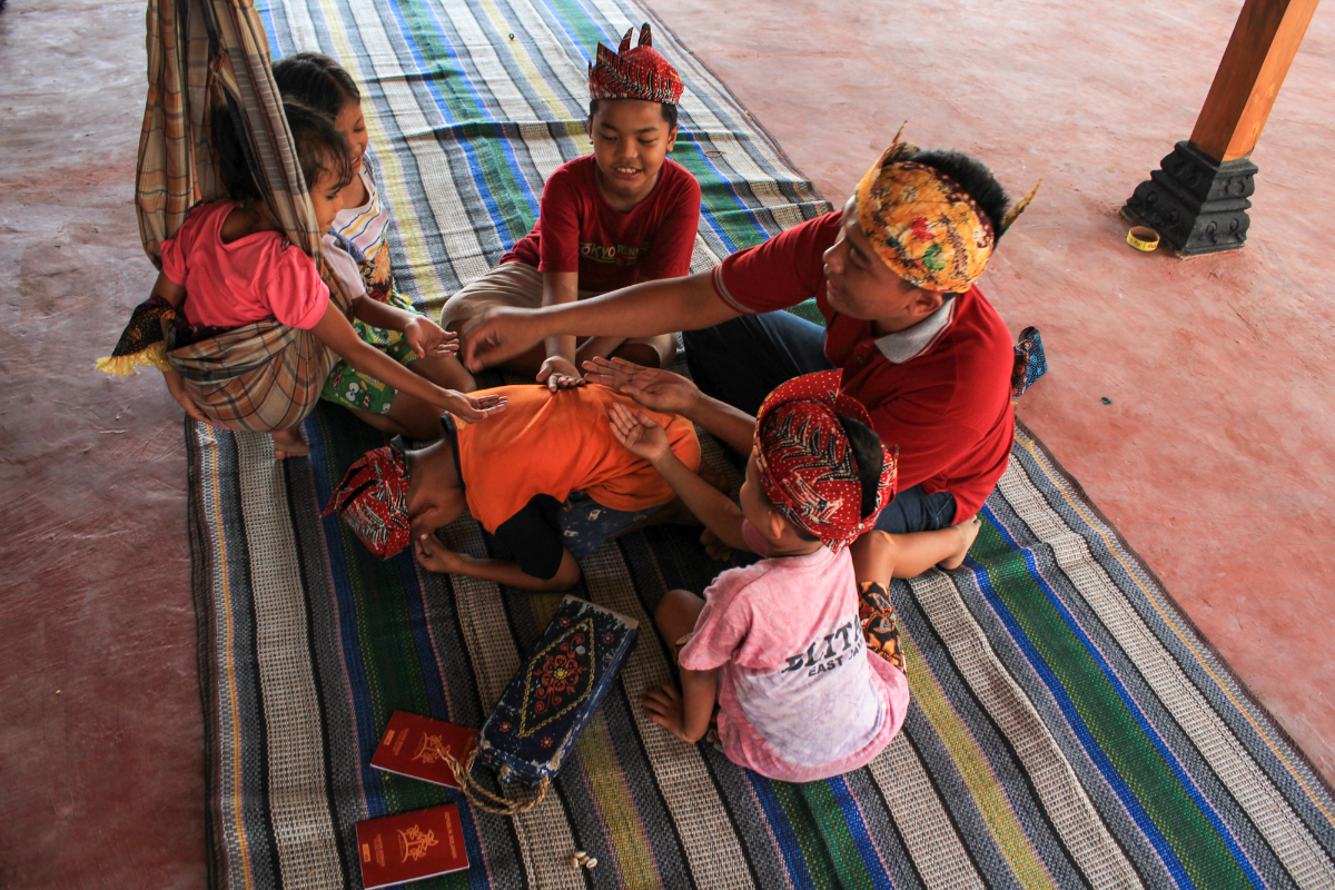 Cara bermain permainan tradisional Cublak-Cublak Suweng