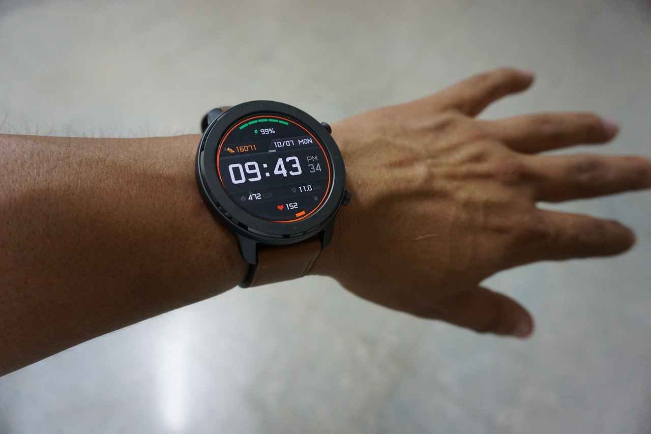 Rekomendasi smartwatch anti air yang keren