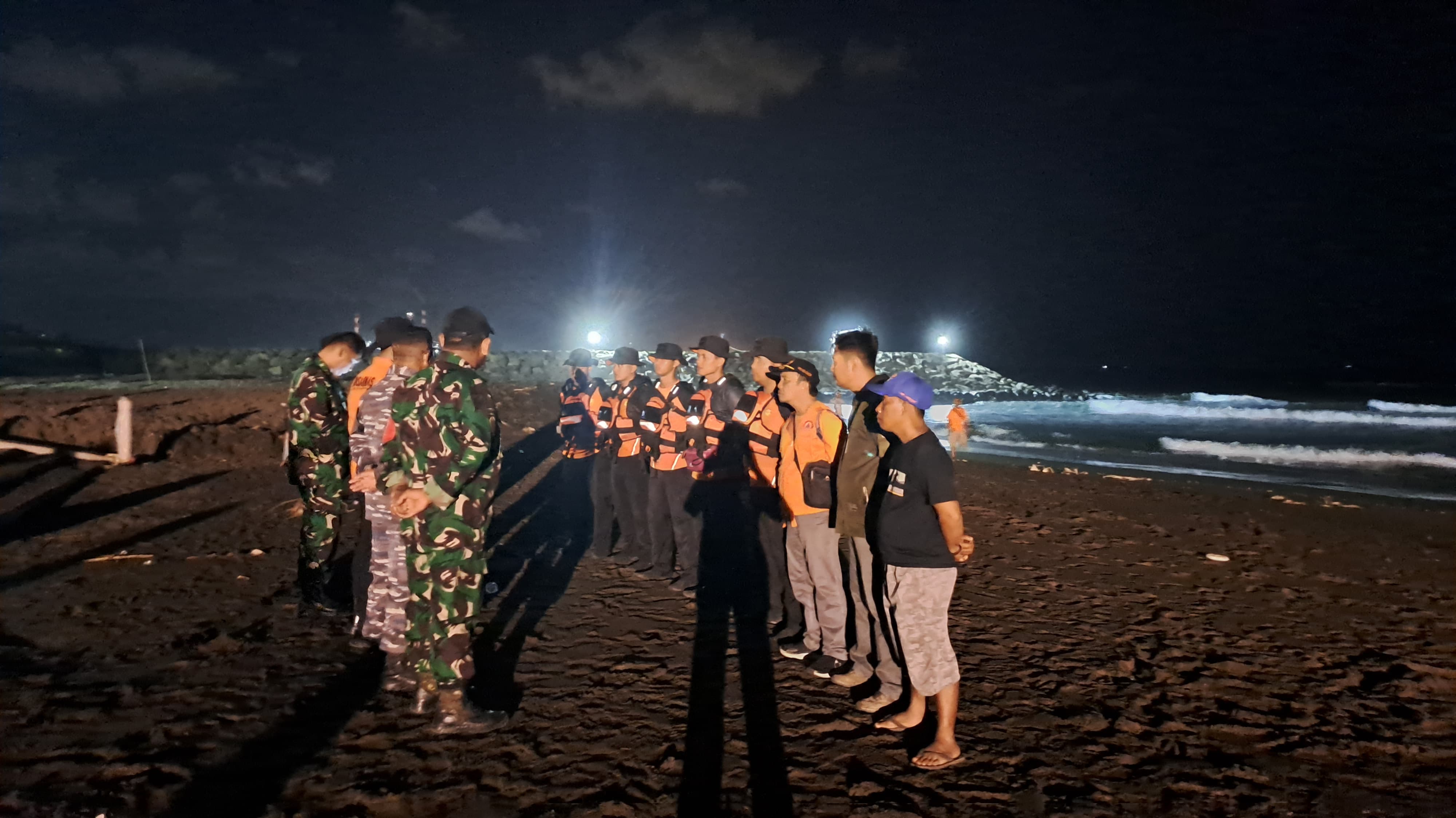 Tenggelam di Pantai kemiren