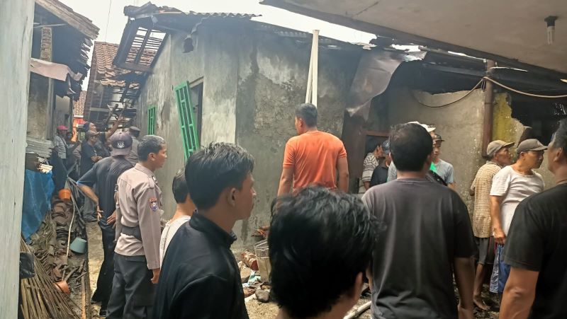 Tiga rumah terbakar