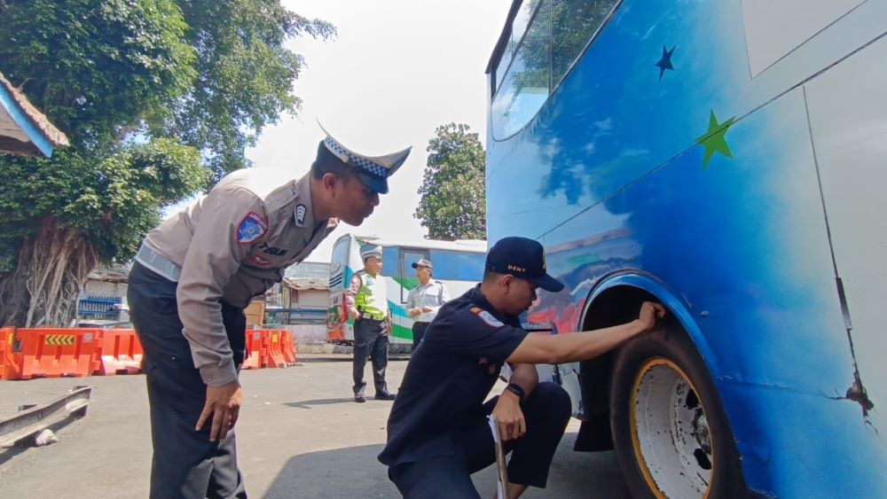 Pengecekan bus