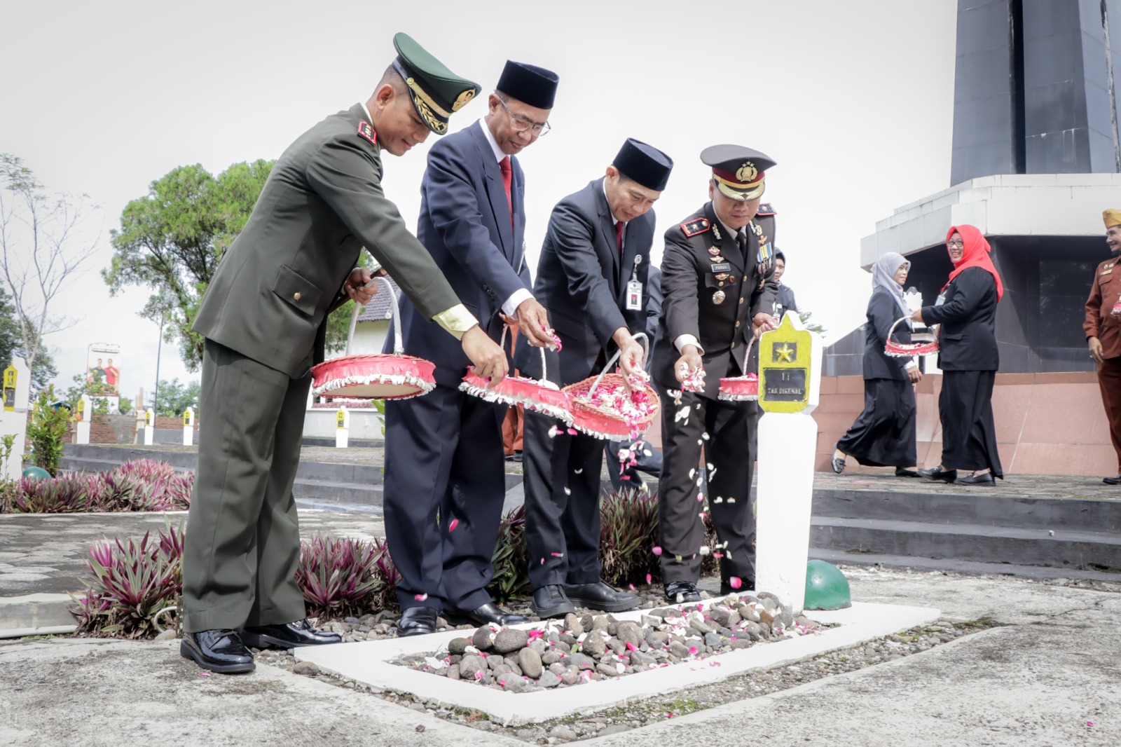 Taman makam pahlawan 