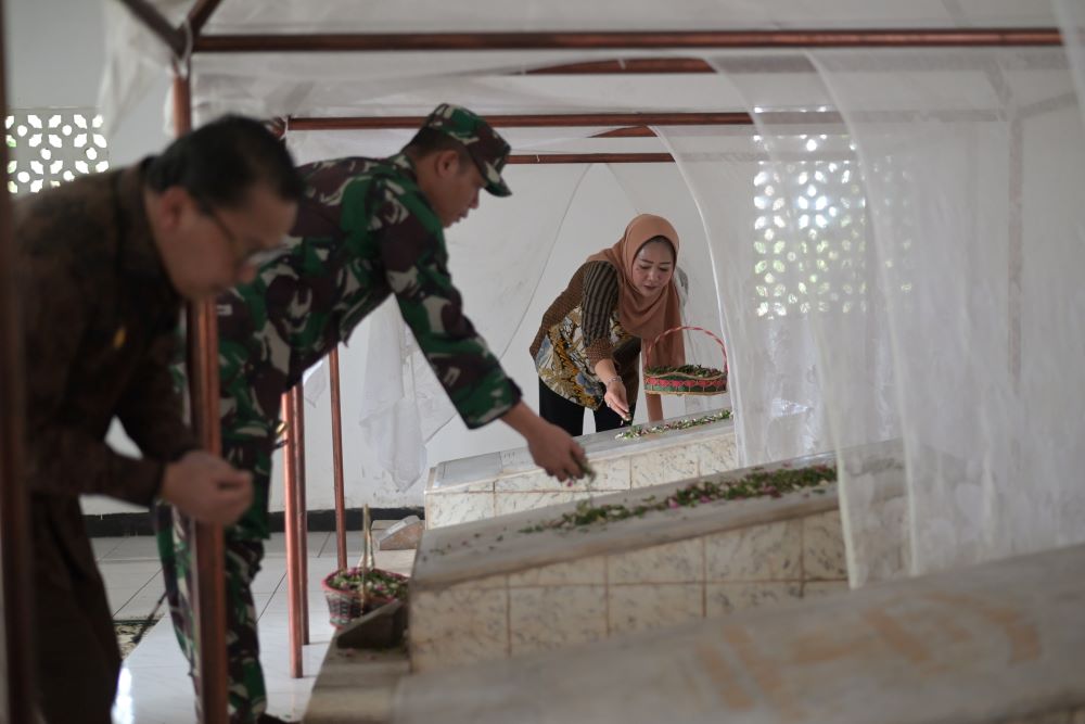 Ziarah ke makam leluhur