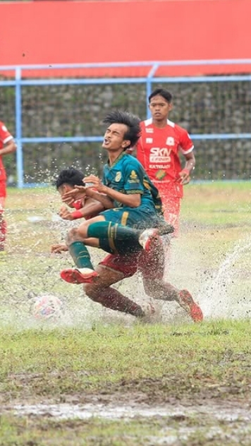 Lapangan di Stadion Candradimuka