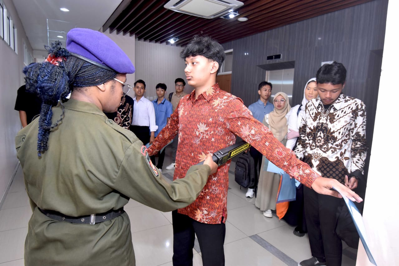 Geger Kecurangan UTBK-SNBT 2025: Dari Kamera di Behel hingga Kancing Baju!  Ini Tanggapan Resmi Panitia SNPMB