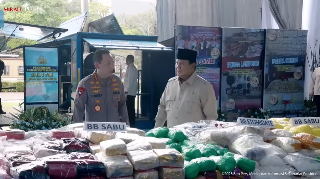 Presiden Prabowo apresiasi Polri atas pemusnahan 214 ton narkoba senilai Rp29 triliun demi selamatkan generasi muda Indonesia. (Youtube/Sekretariat Presiden)
