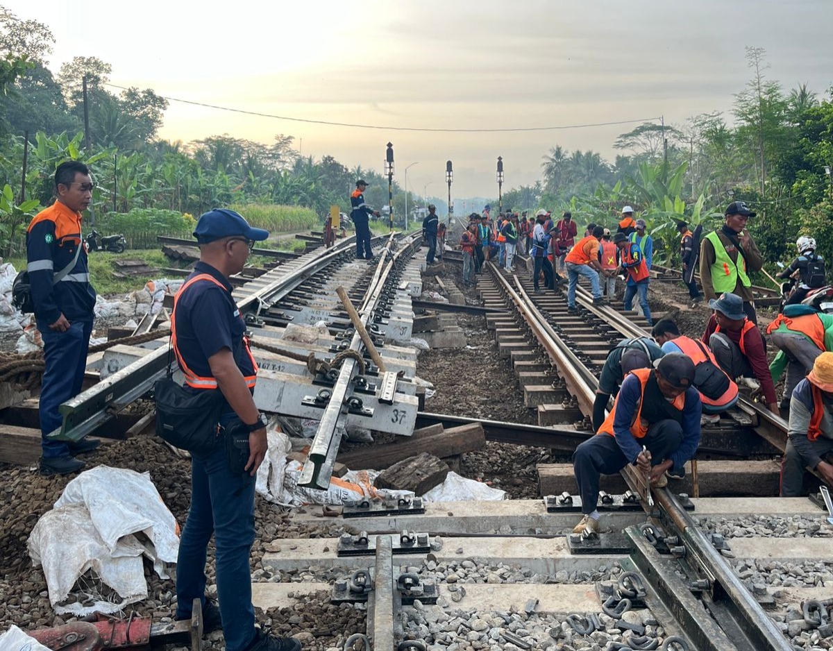 Penggantian Wesel di Stasiun Meluwung dan Gandrungmangu oleh Daop 5 Purwokerto, Rabu (26/11/2025).(dok Daop 5 Purwokerto)