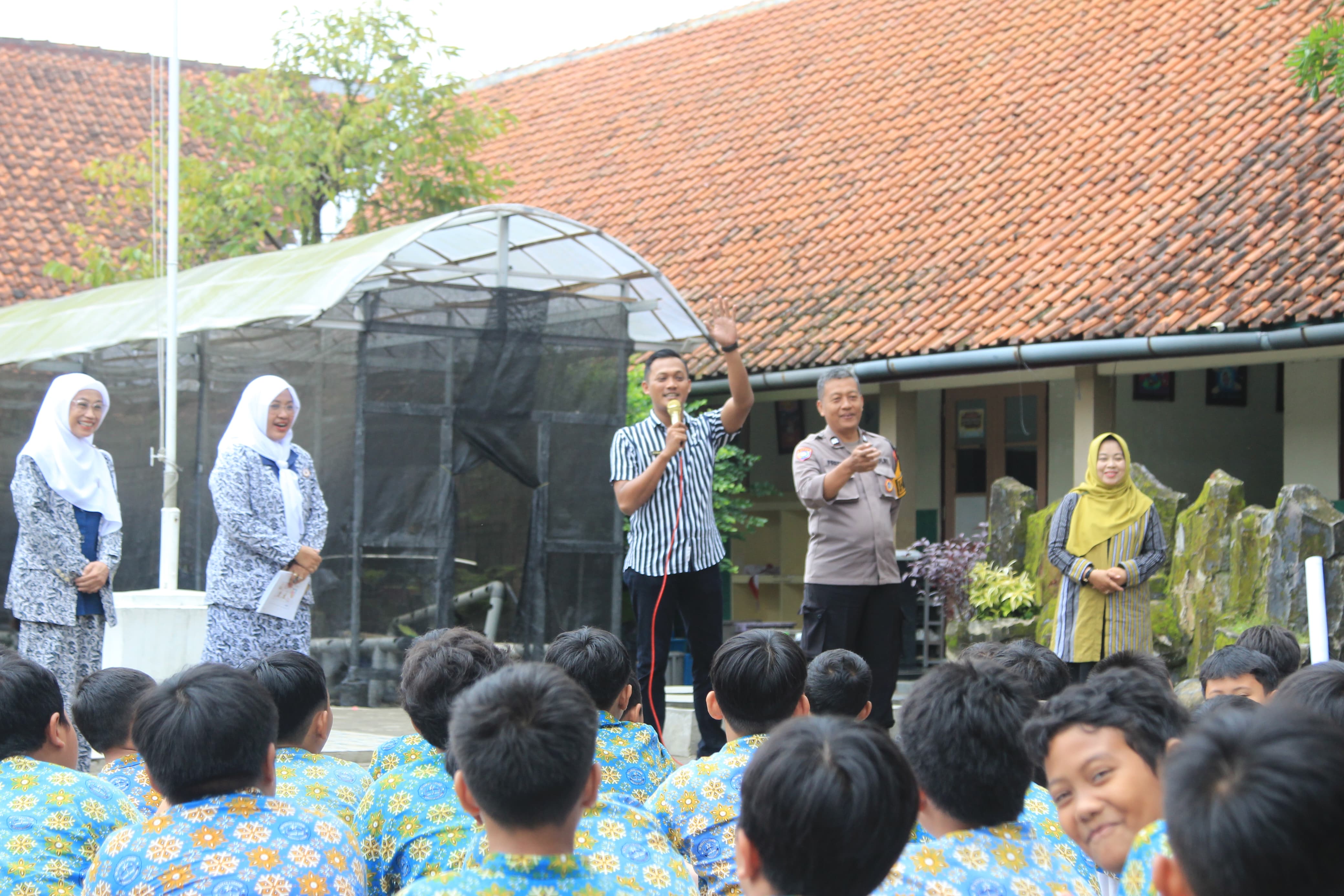 Suasana kemeriahan acara sosialisasi pencegahan anemia serta pentingnya konsumsi makanan yang bergizi dan seimbang bagi para siswa SDN 1 Kranji Purwokerto, Kamis (17/11/2025).