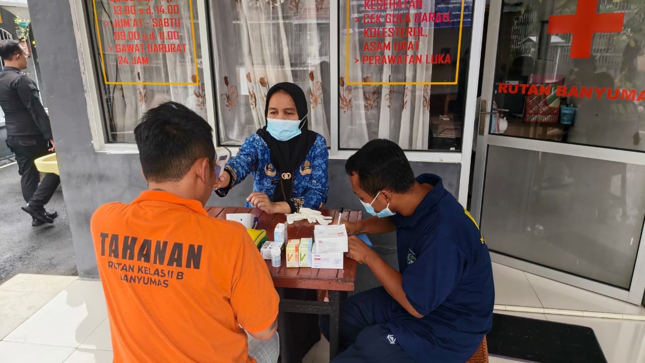 Hari HAM Sedunia warga binaan mendapatkan haknya termasuk cek kesehatan, Rabu (10/12/2025).(dok Rutan Banyumas)