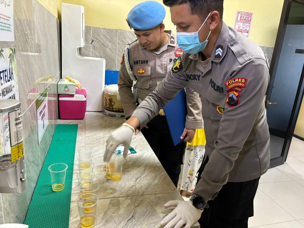 Jelang Operasi Lilin Candi 2025, Sipropam Polres Wonosobo Lakukan Tes Urine Anggota dan Perketat Disiplin Internal. (Foto : Humas Polres Wonosobo)