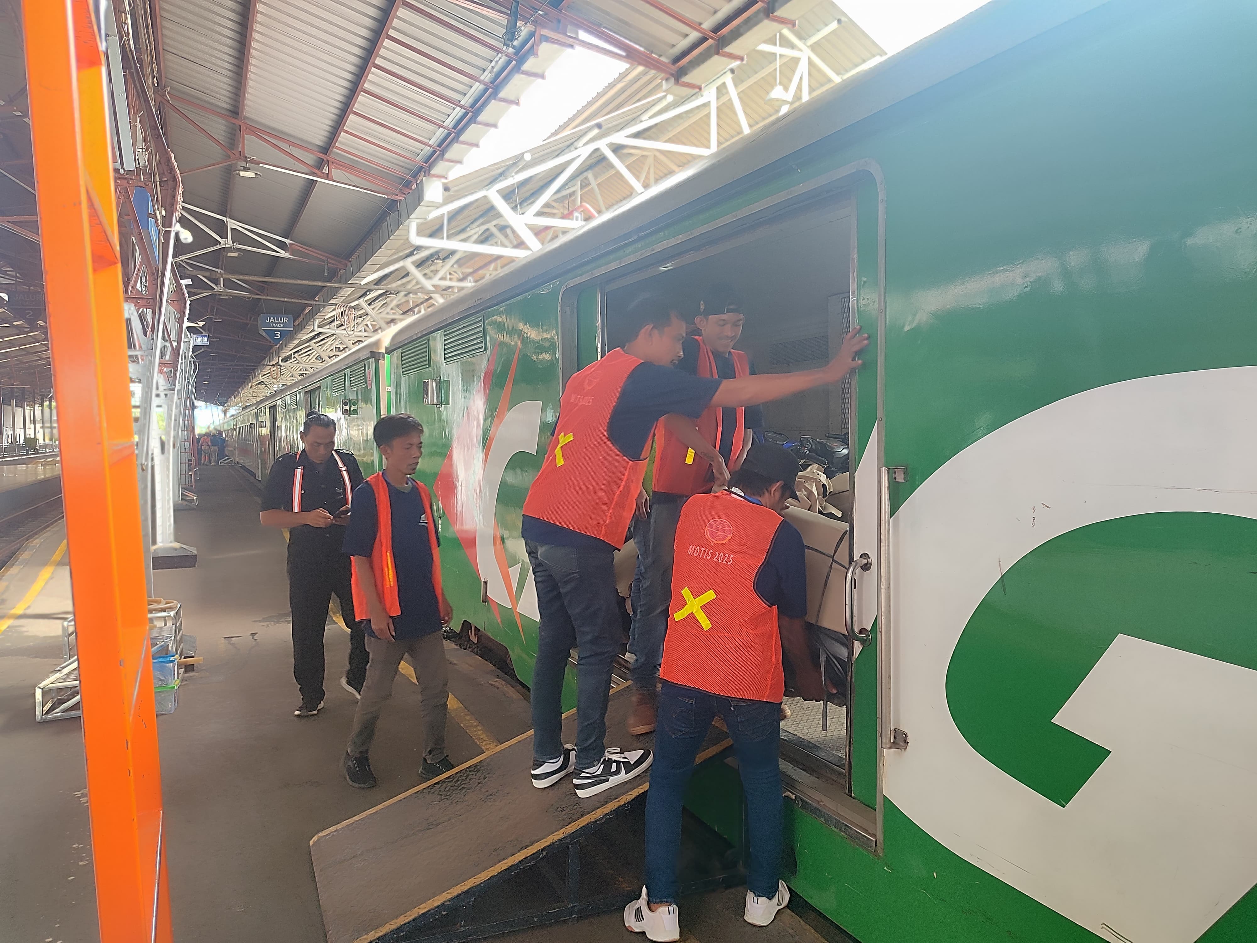 Kereta api barang tengah beroperasi di wilayah Daop 5 Purwokerto.(dok Daop 5 Purwokerto)