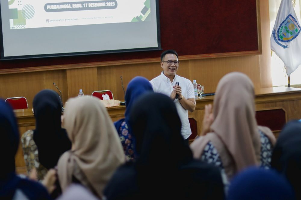 Ketua DPRD Purbalingga HR Bambang Irawan menjadi narasumber dalam Pengukuhan Pengurus Forum Anak Kabupaten Purbalingga Periode 2026–2027, Rabu (17/12/2025). (Foto: Joko Santoso)