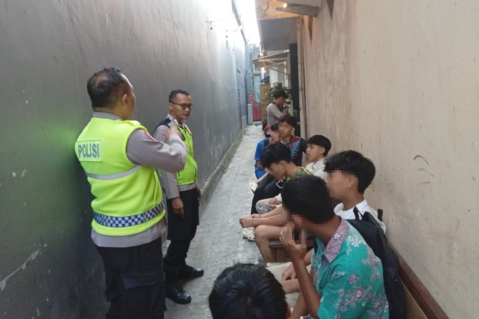 pelajar diberi pembinan