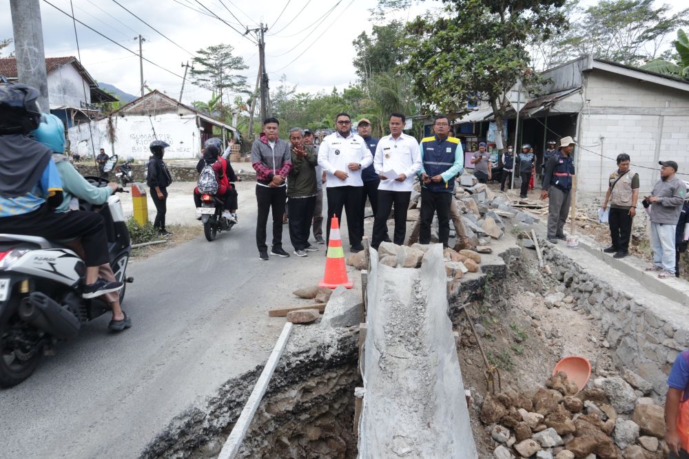perbaikan jalan